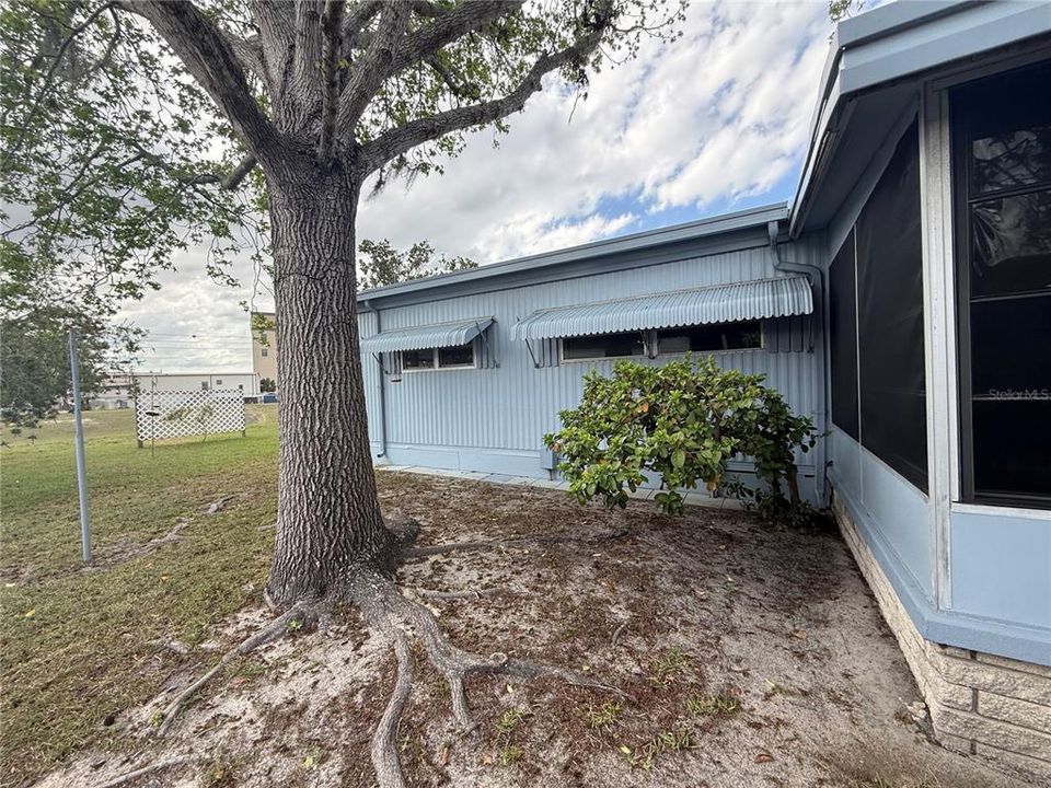 For Sale: $154,900 (2 beds, 2 baths, 1200 Square Feet)