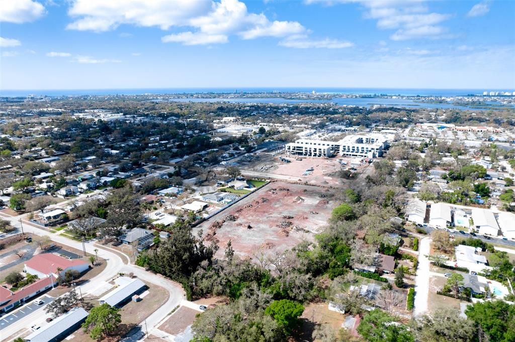 待售: $7,350,000 (4.77 acres)