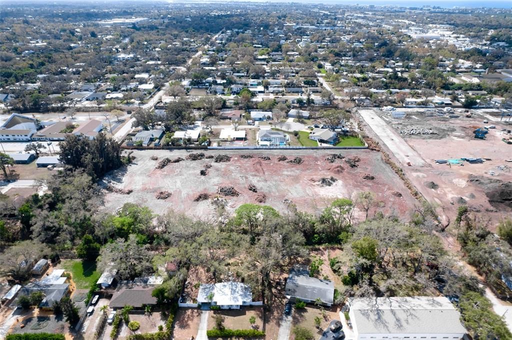 待售: $7,350,000 (4.77 acres)