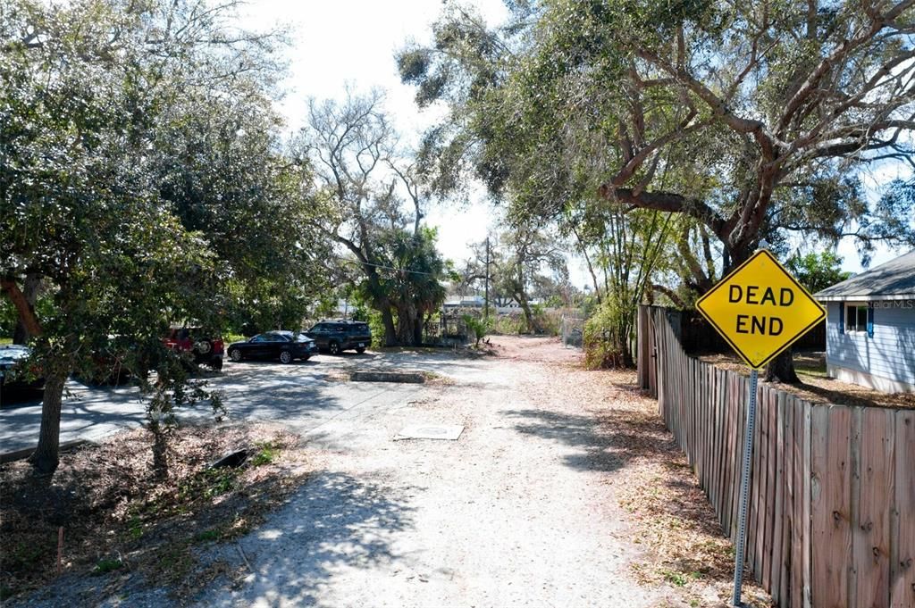待售: $7,350,000 (4.77 acres)
