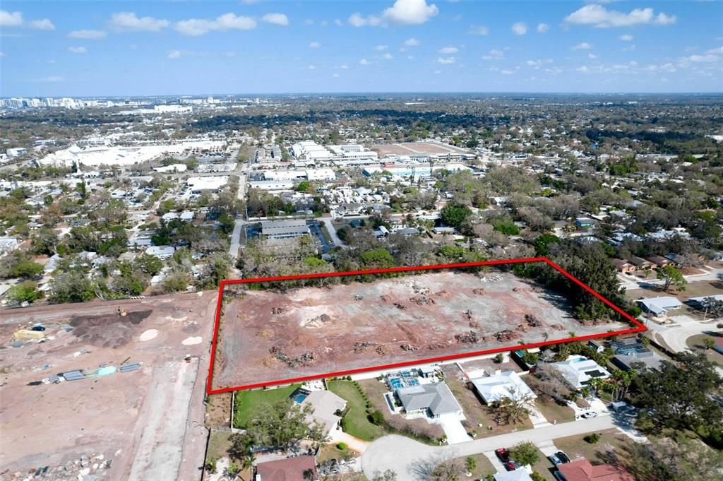 待售: $7,350,000 (4.77 acres)