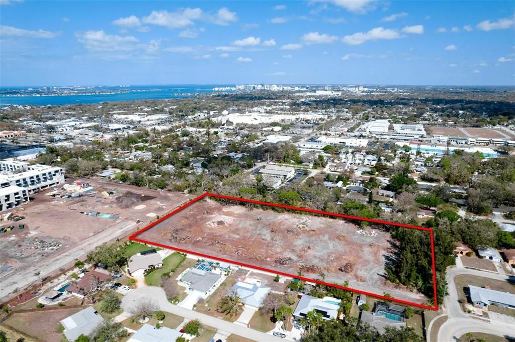 待售: $7,350,000 (4.77 acres)