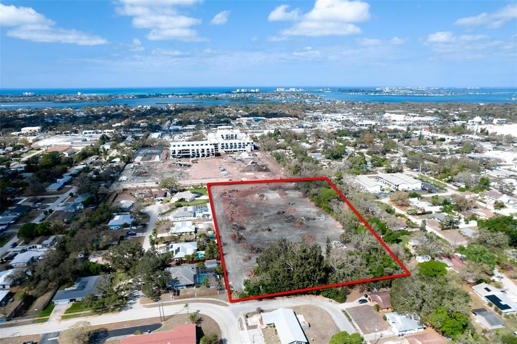 待售: $7,350,000 (4.77 acres)