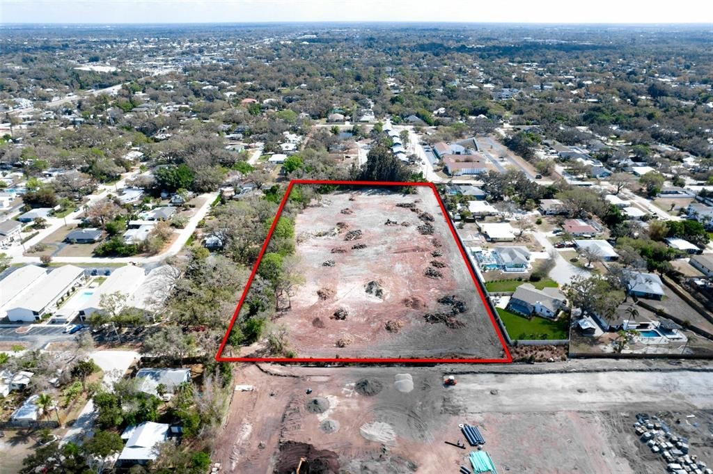 待售: $7,350,000 (4.77 acres)
