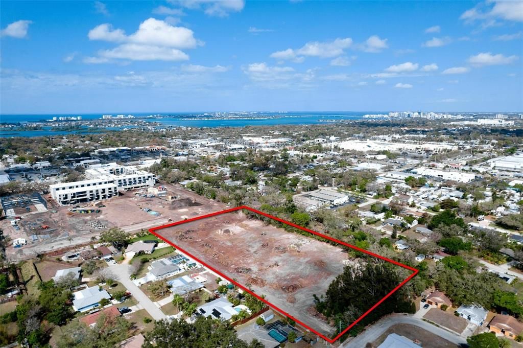 待售: $7,350,000 (4.77 acres)