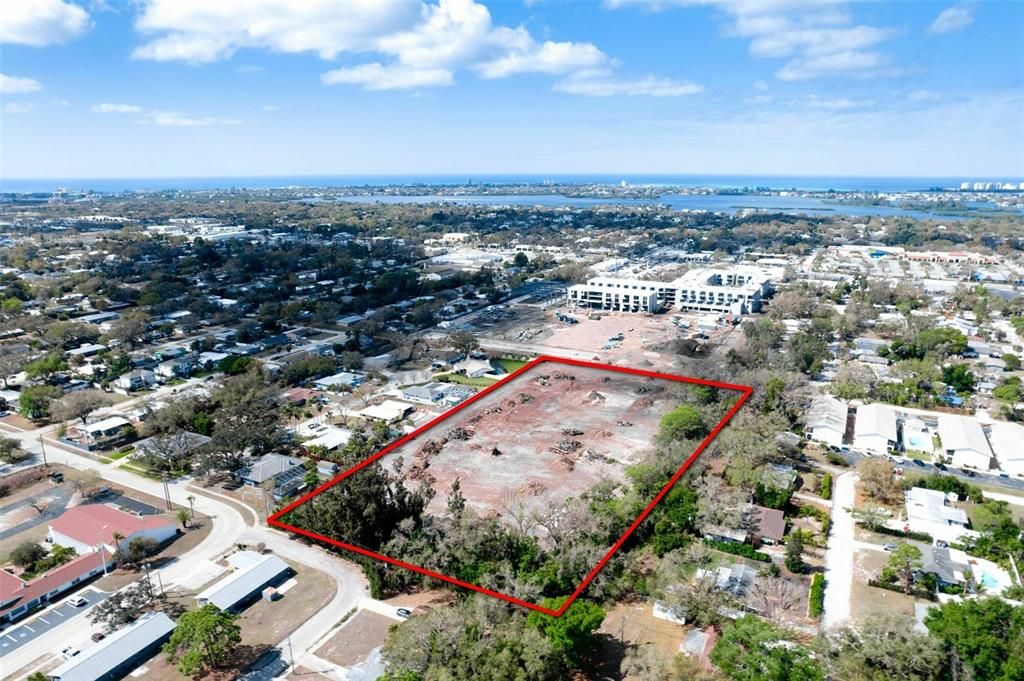 待售: $7,350,000 (4.77 acres)