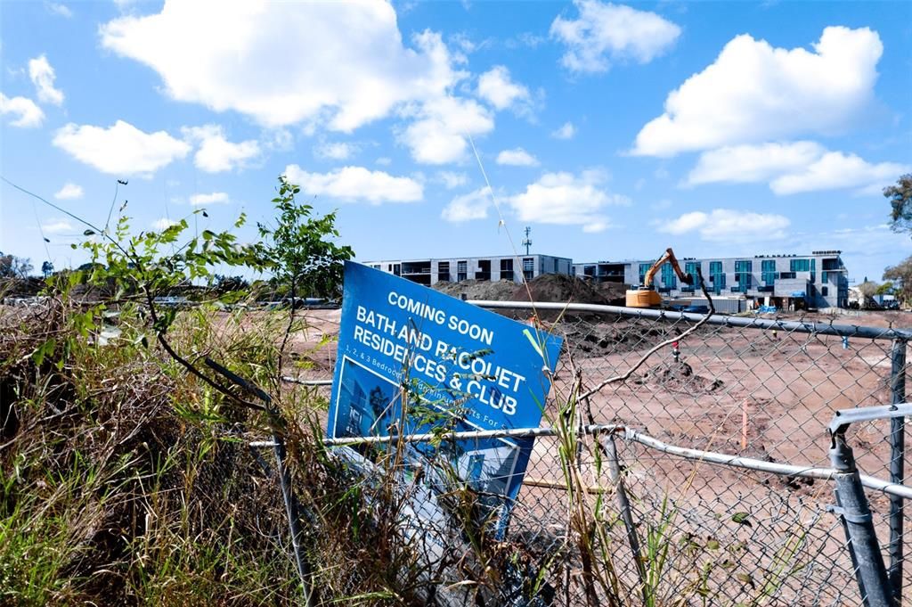 待售: $7,350,000 (4.77 acres)