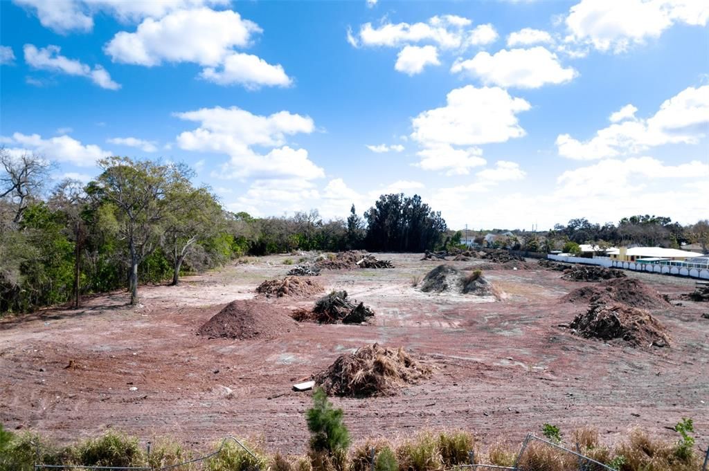 待售: $7,350,000 (4.77 acres)