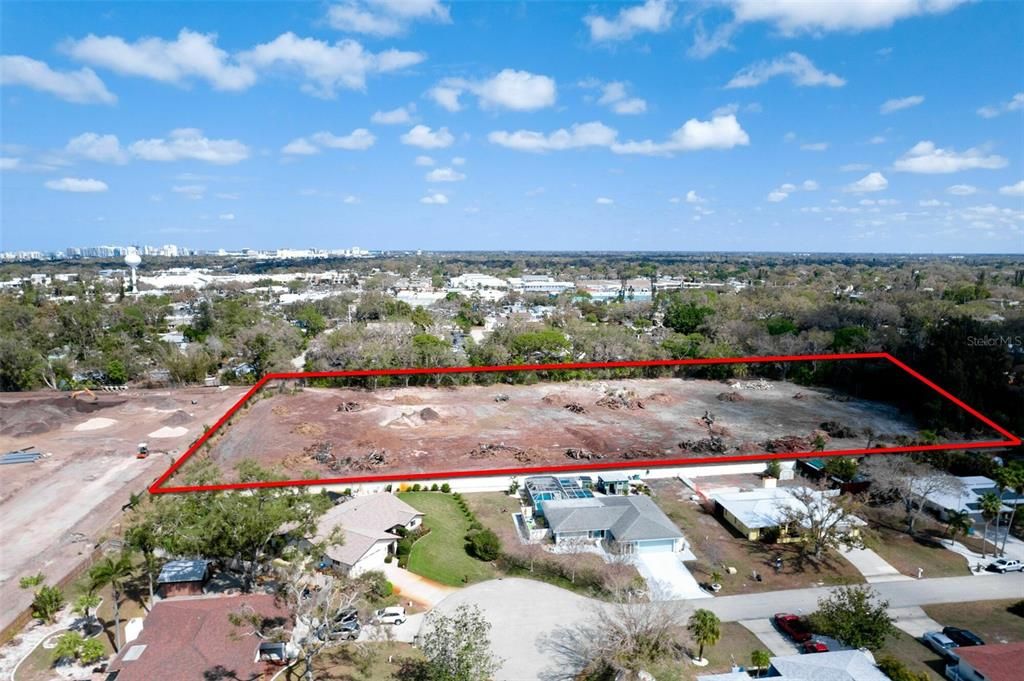 待售: $7,350,000 (4.77 acres)