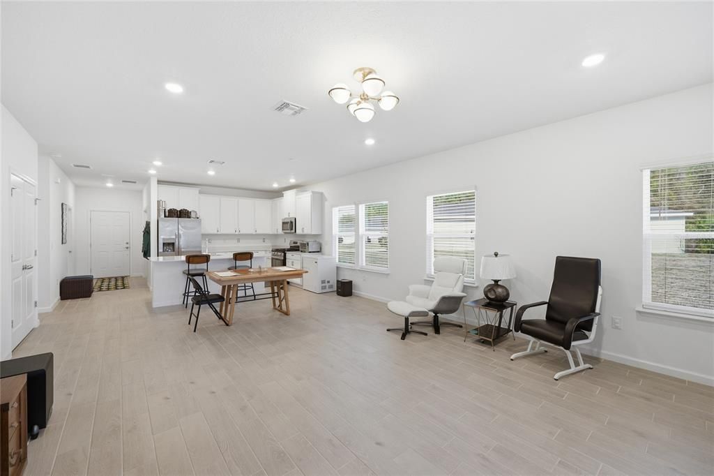 待售: $302,500 (3 贝兹, 2 浴室, 1779 平方英尺)