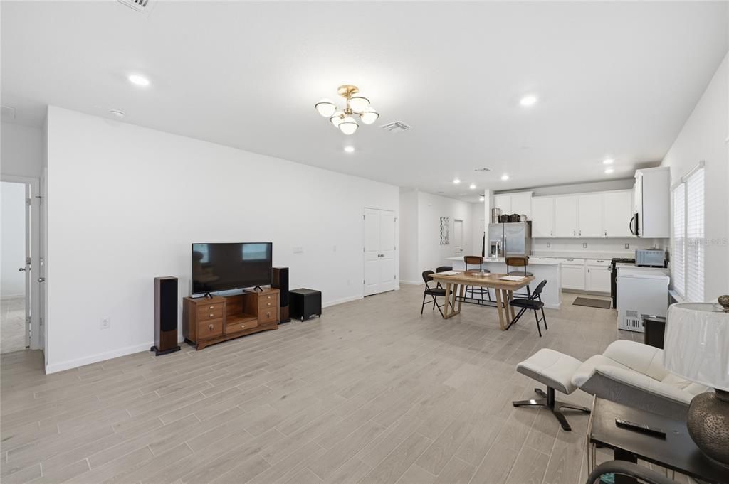 待售: $302,500 (3 贝兹, 2 浴室, 1779 平方英尺)