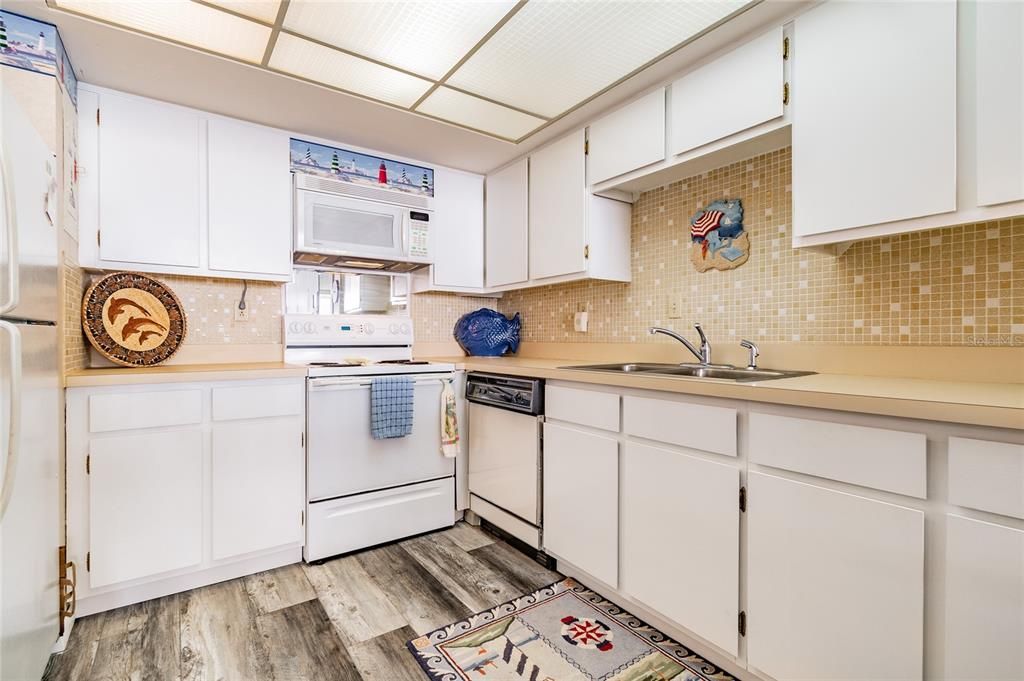 На продажу: $355,000 (1 спален, 1 ванн, 995 Квадратных фут)