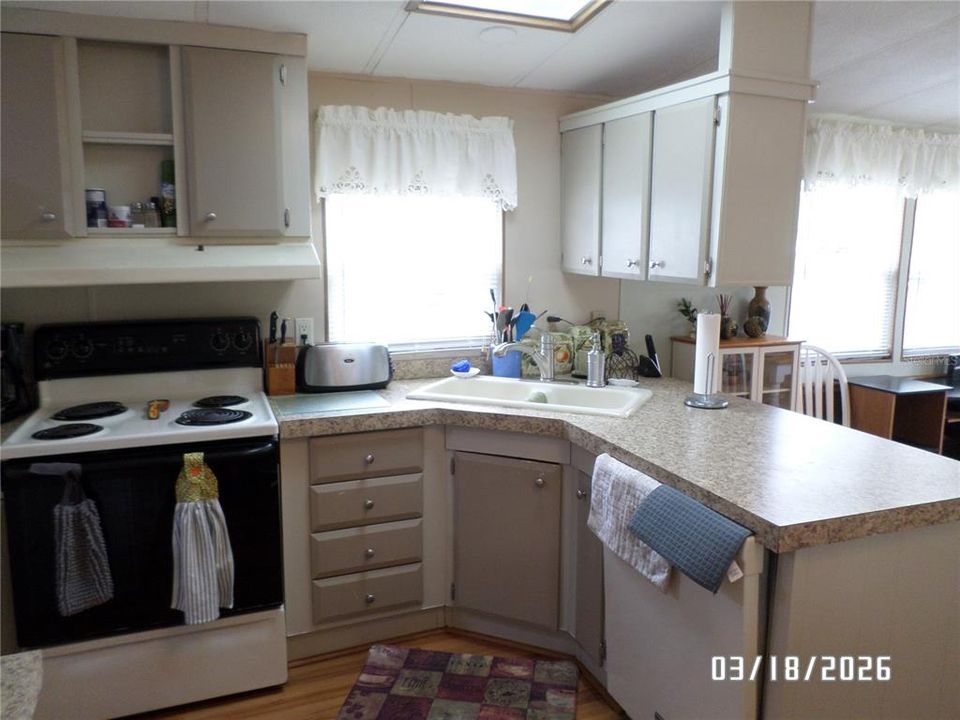 For Sale: $219,000 (1 beds, 1 baths, 747 Square Feet)
