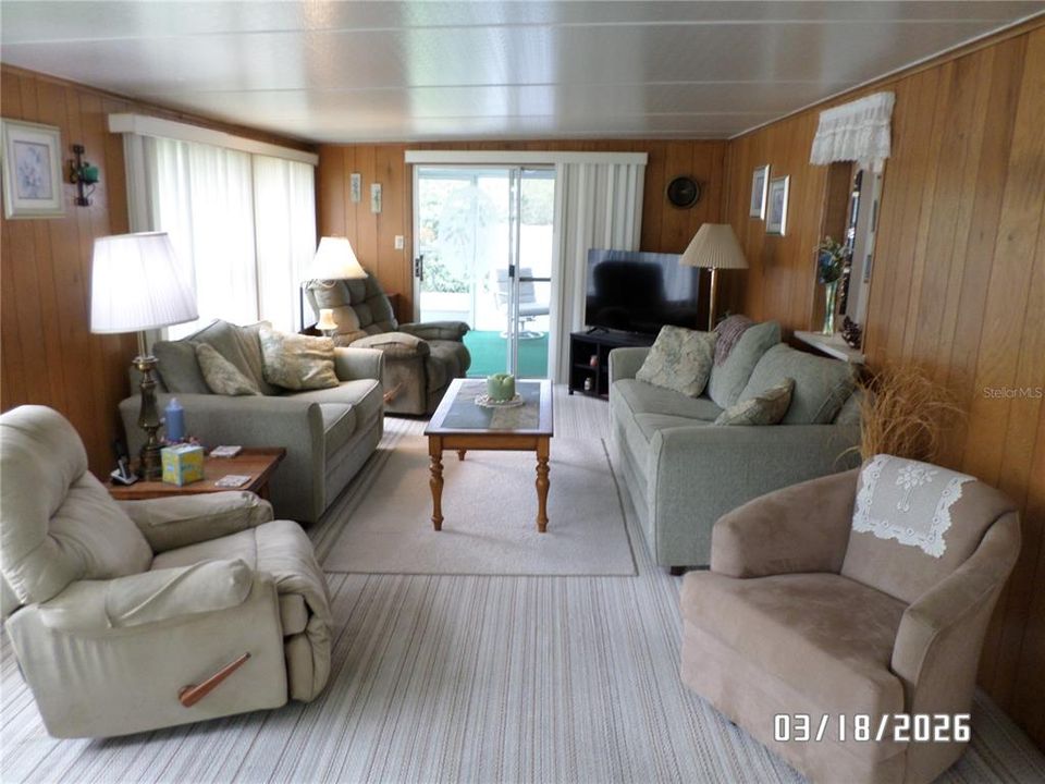 For Sale: $219,000 (1 beds, 1 baths, 747 Square Feet)