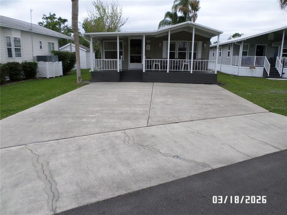For Sale: $219,000 (1 beds, 1 baths, 747 Square Feet)