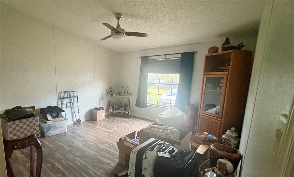 Под контрактом: $369,000 (4 спален, 3 ванн, 2356 Квадратных фут)