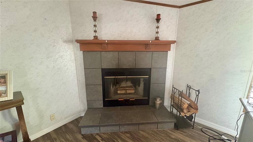 Под контрактом: $369,000 (4 спален, 3 ванн, 2356 Квадратных фут)