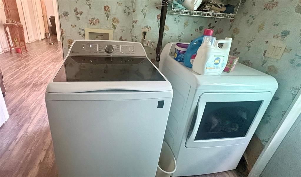 Под контрактом: $369,000 (4 спален, 3 ванн, 2356 Квадратных фут)