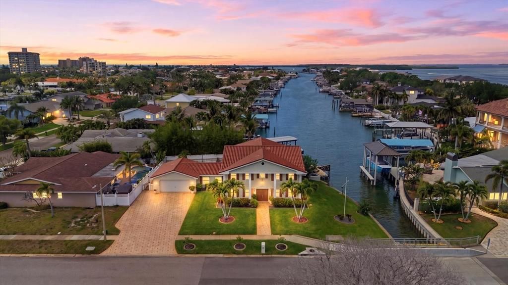 На продажу: $1,999,000 (4 спален, 3 ванн, 3366 Квадратных фут)
