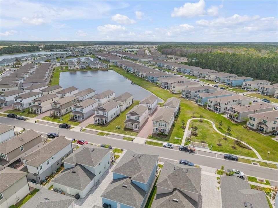 Под контрактом: $319,000 (3 спален, 2 ванн, 1779 Квадратных фут)