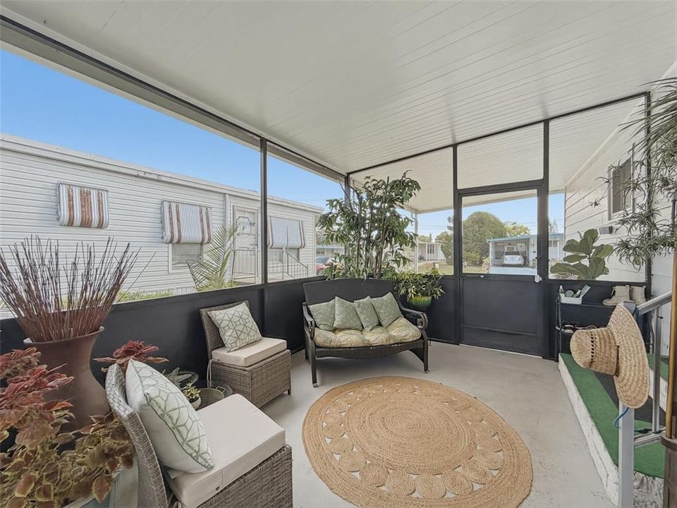 Active With Contract: $147,900 (2 beds, 2 baths, 1056 Square Feet)