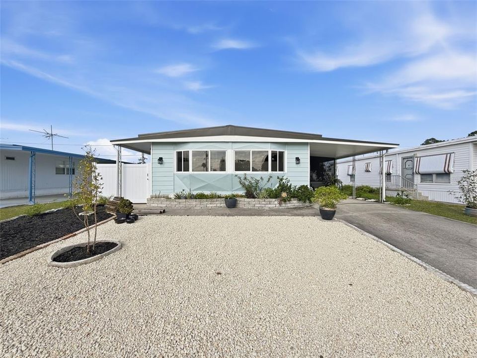 Active With Contract: $147,900 (2 beds, 2 baths, 1056 Square Feet)