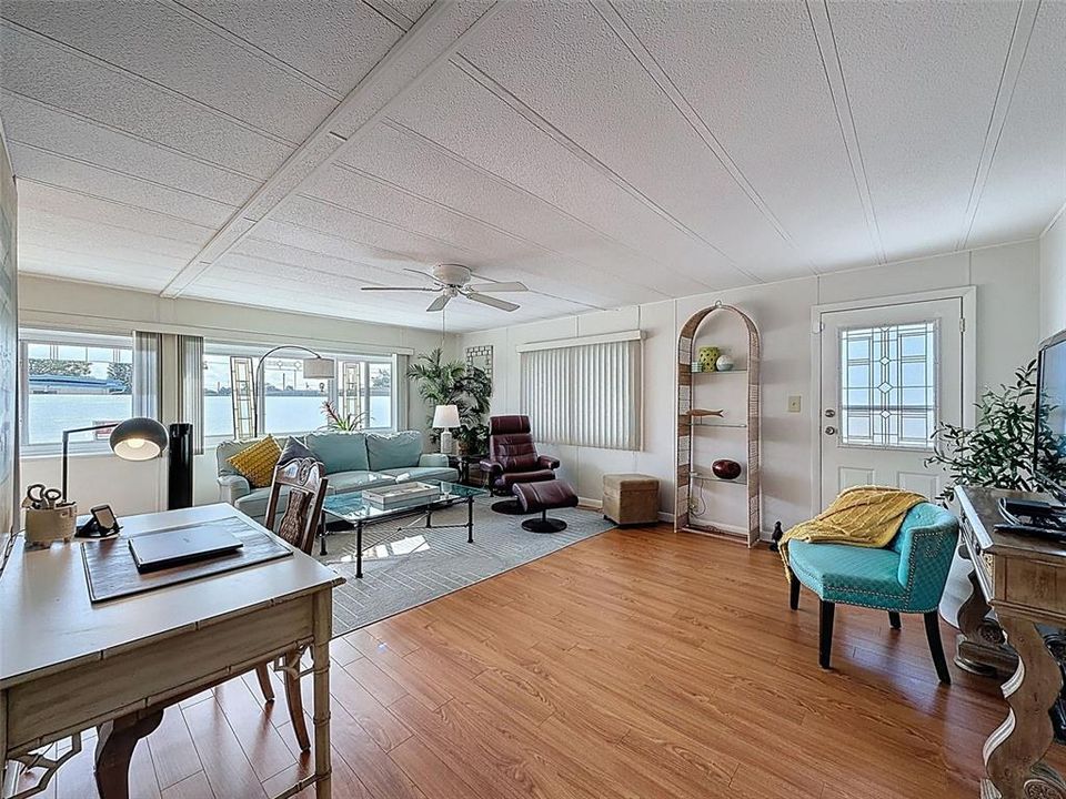 Active With Contract: $147,900 (2 beds, 2 baths, 1056 Square Feet)