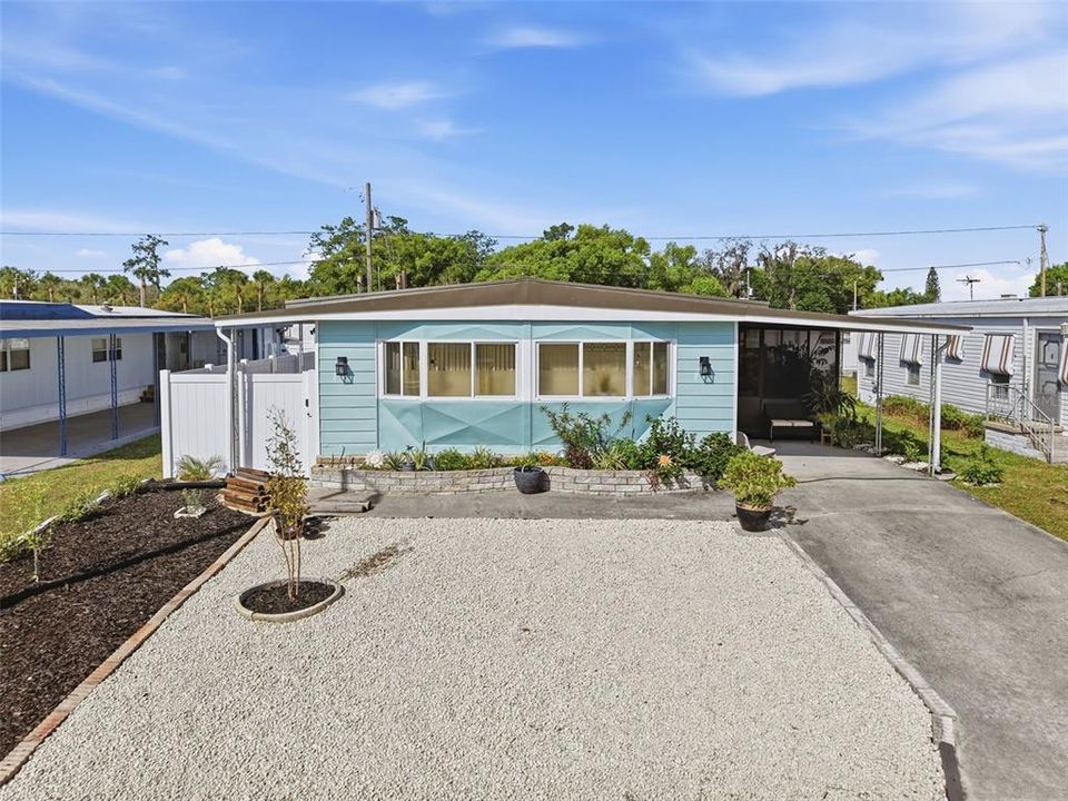 Active With Contract: $147,900 (2 beds, 2 baths, 1056 Square Feet)