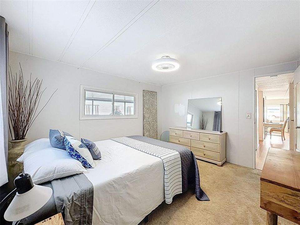 Active With Contract: $147,900 (2 beds, 2 baths, 1056 Square Feet)