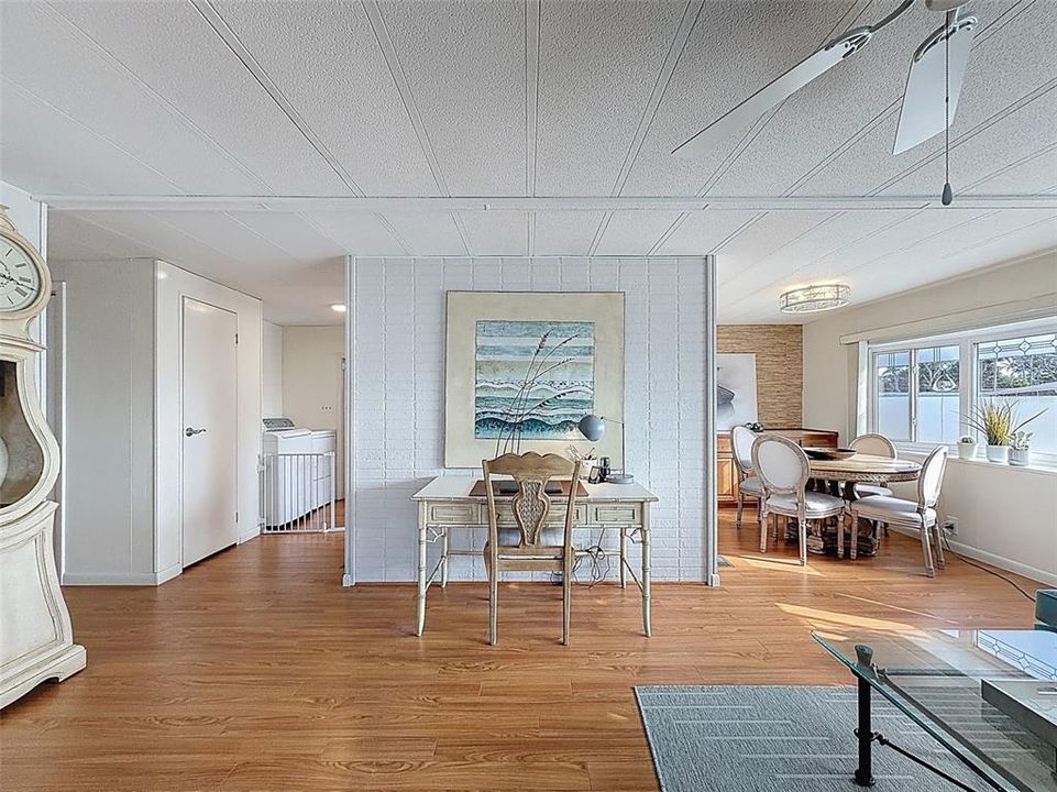 Active With Contract: $147,900 (2 beds, 2 baths, 1056 Square Feet)
