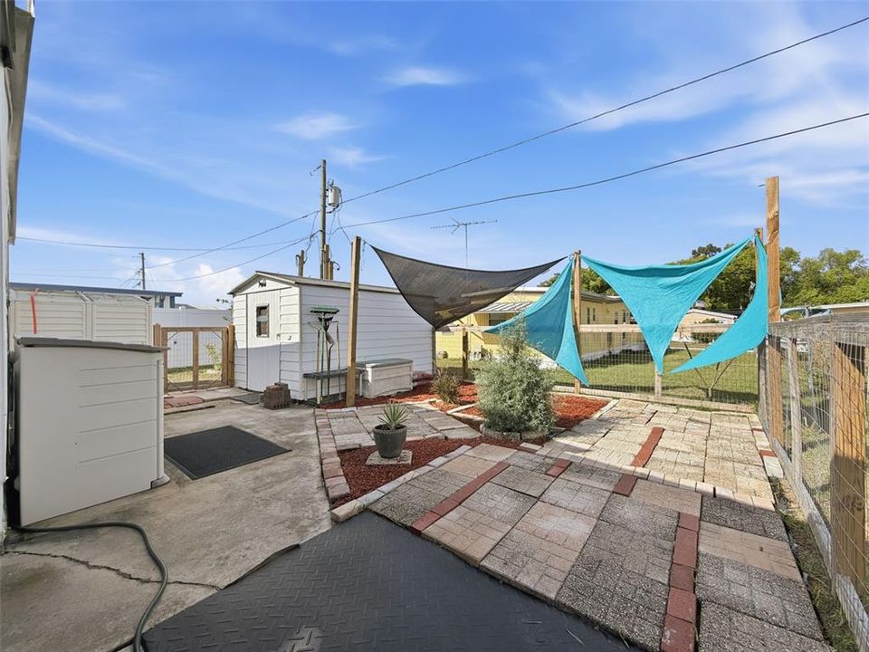 Active With Contract: $147,900 (2 beds, 2 baths, 1056 Square Feet)