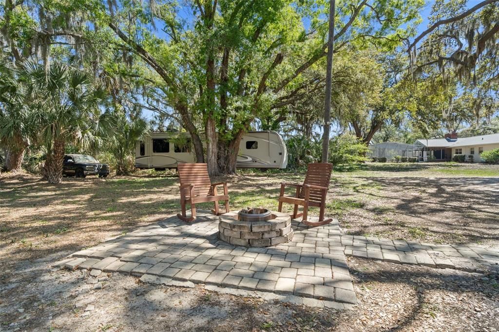 En Venta: $419,000 (4 camas, 2 baños, 2450 Pies cuadrados)