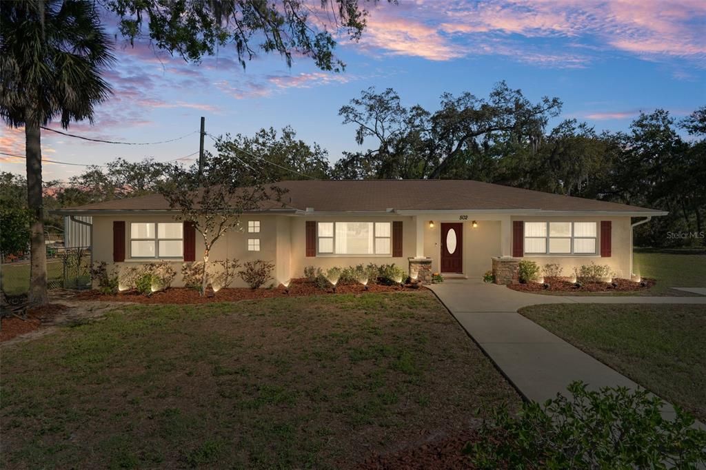 En Venta: $419,000 (4 camas, 2 baños, 2450 Pies cuadrados)