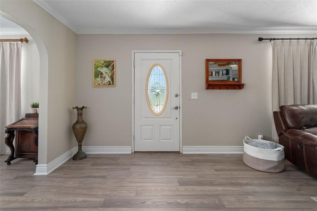 En Venta: $419,000 (4 camas, 2 baños, 2450 Pies cuadrados)