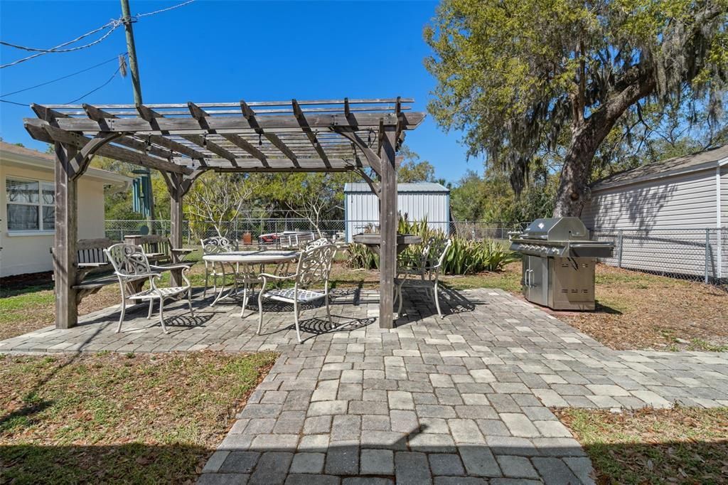 En Venta: $419,000 (4 camas, 2 baños, 2450 Pies cuadrados)