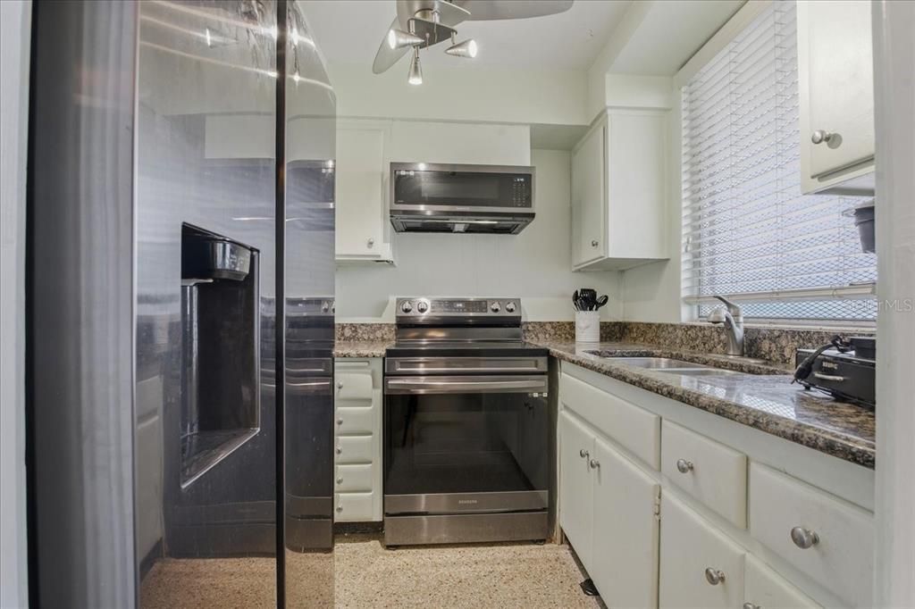 For Sale: $75,000 (1 beds, 1 baths, 875 Square Feet)
