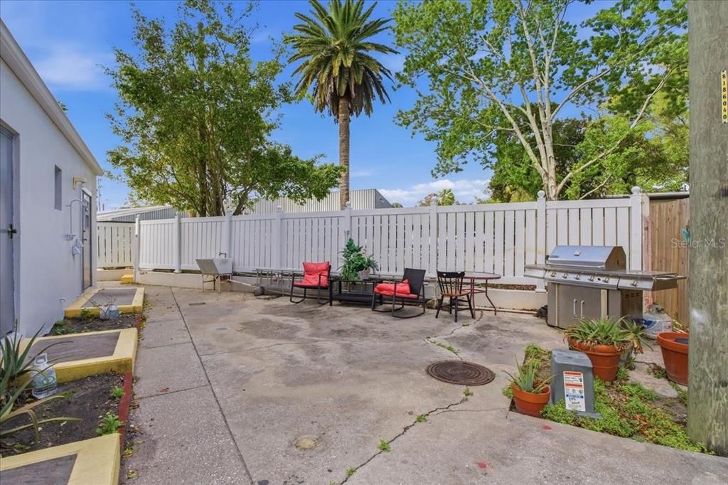 For Sale: $75,000 (1 beds, 1 baths, 875 Square Feet)