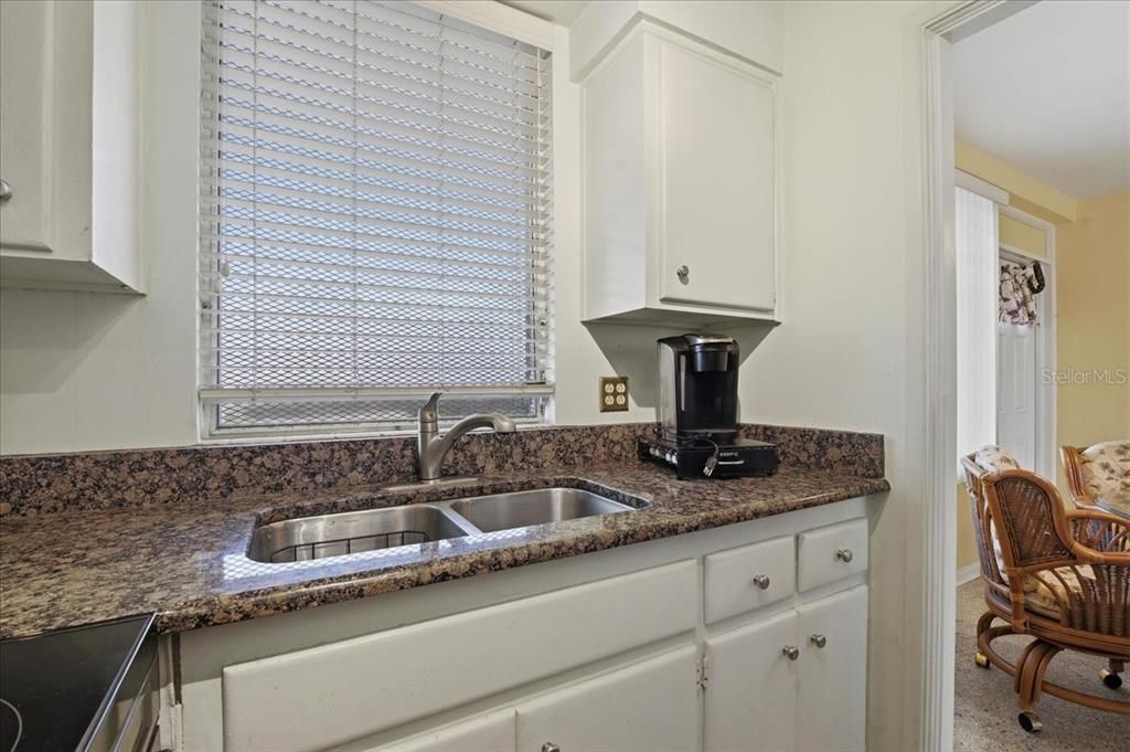 For Sale: $75,000 (1 beds, 1 baths, 875 Square Feet)