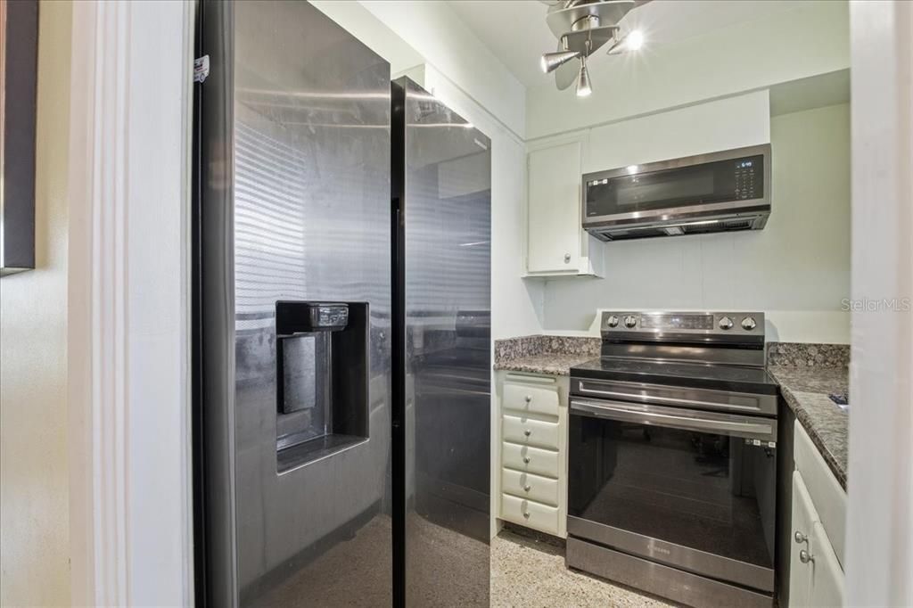 For Sale: $75,000 (1 beds, 1 baths, 875 Square Feet)