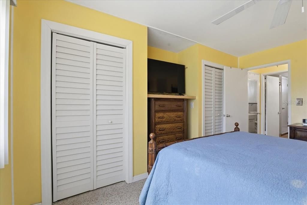 For Sale: $75,000 (1 beds, 1 baths, 875 Square Feet)