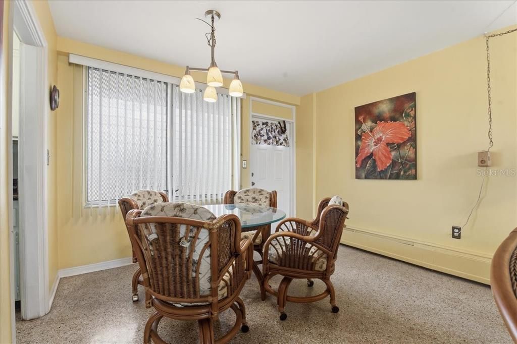 For Sale: $75,000 (1 beds, 1 baths, 875 Square Feet)