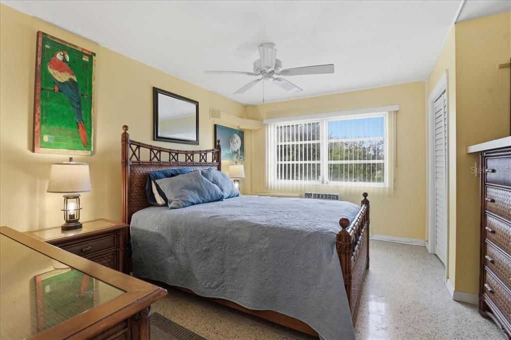 For Sale: $75,000 (1 beds, 1 baths, 875 Square Feet)