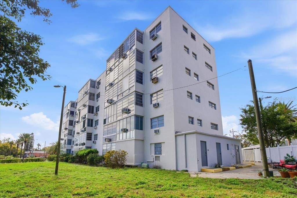 For Sale: $75,000 (1 beds, 1 baths, 875 Square Feet)