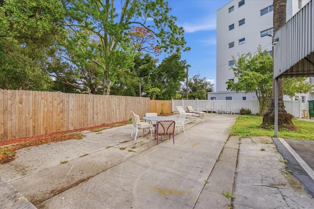 For Sale: $75,000 (1 beds, 1 baths, 875 Square Feet)