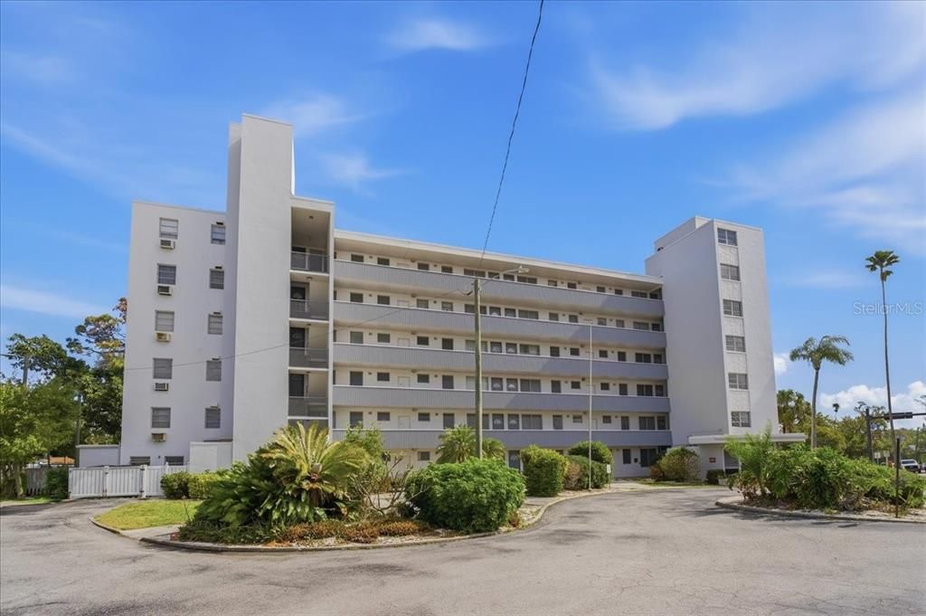 For Sale: $75,000 (1 beds, 1 baths, 875 Square Feet)