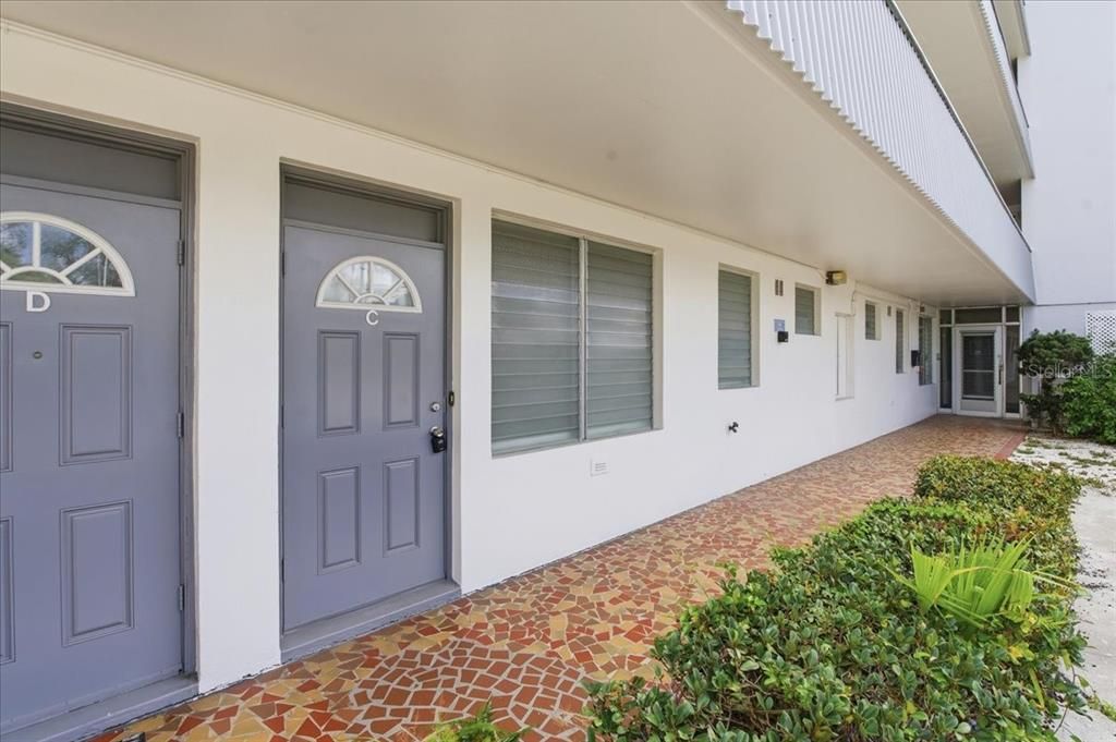 For Sale: $75,000 (1 beds, 1 baths, 875 Square Feet)