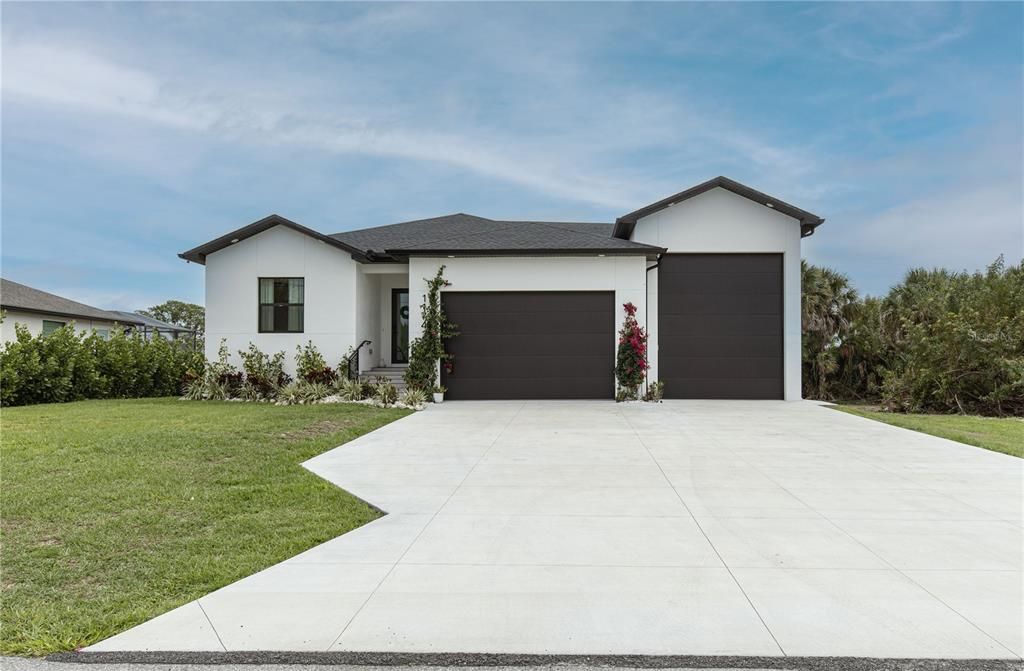 For Sale: $550,000 (3 beds, 2 baths, 1950 Square Feet)
