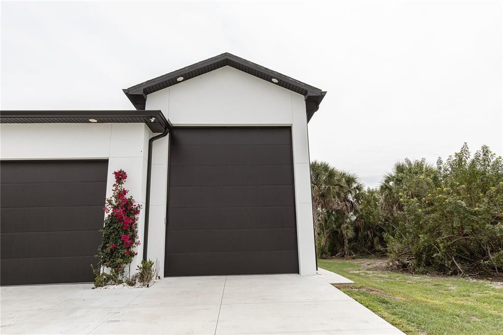 For Sale: $550,000 (3 beds, 2 baths, 1950 Square Feet)