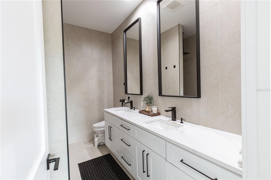 For Sale: $550,000 (3 beds, 2 baths, 1950 Square Feet)