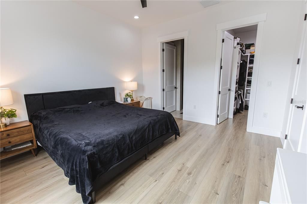 For Sale: $550,000 (3 beds, 2 baths, 1950 Square Feet)